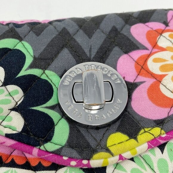 VERA BRADLEY | Quilted Chevron Floral Bright Wristlet Wallet - Picture 6 of 12